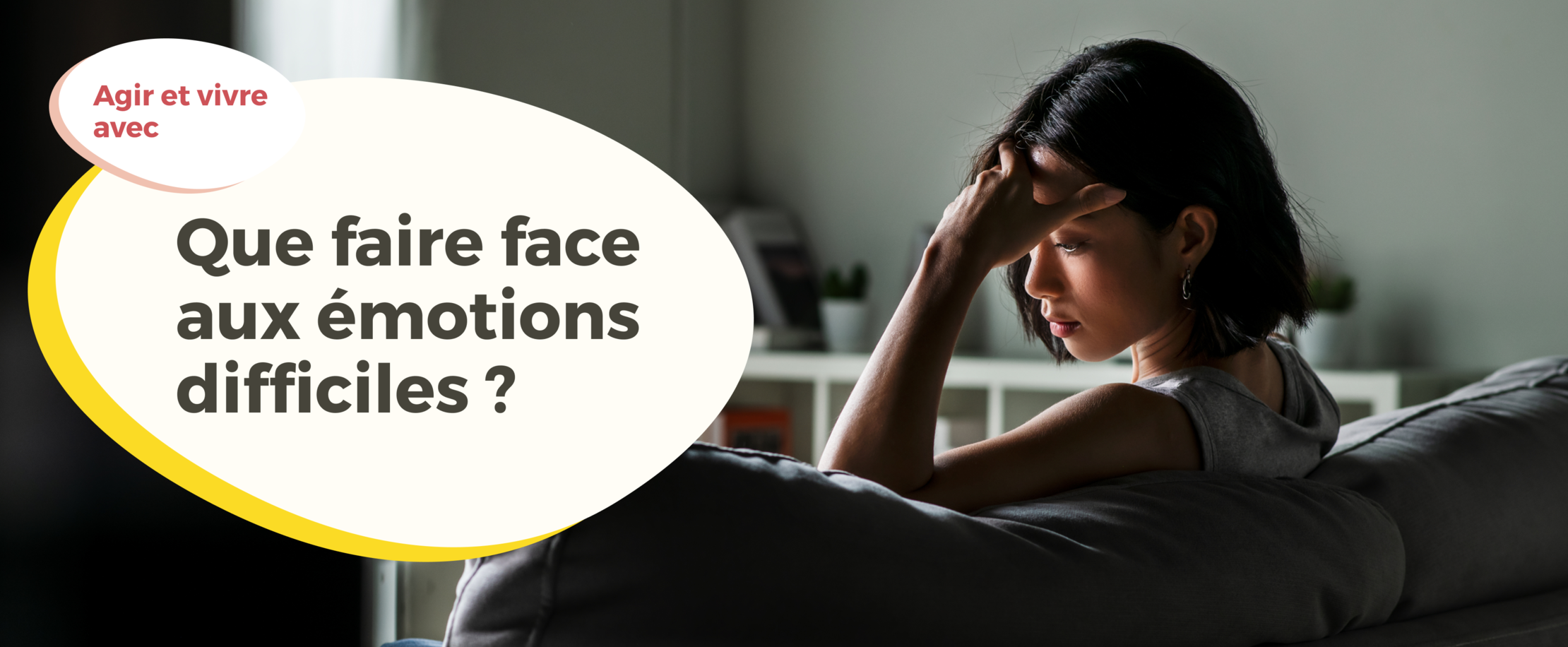 Femme déprimée sur son canapé