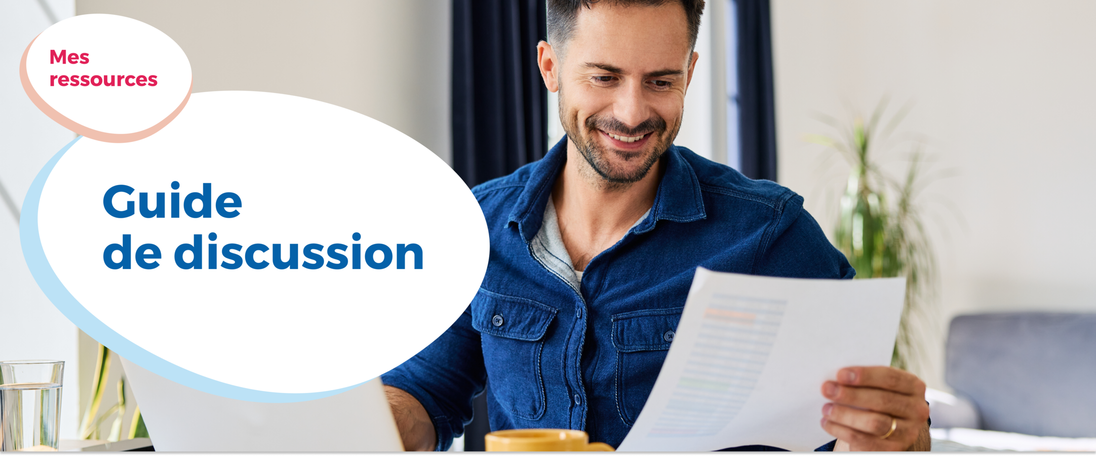 Homme travaillant à son bureau