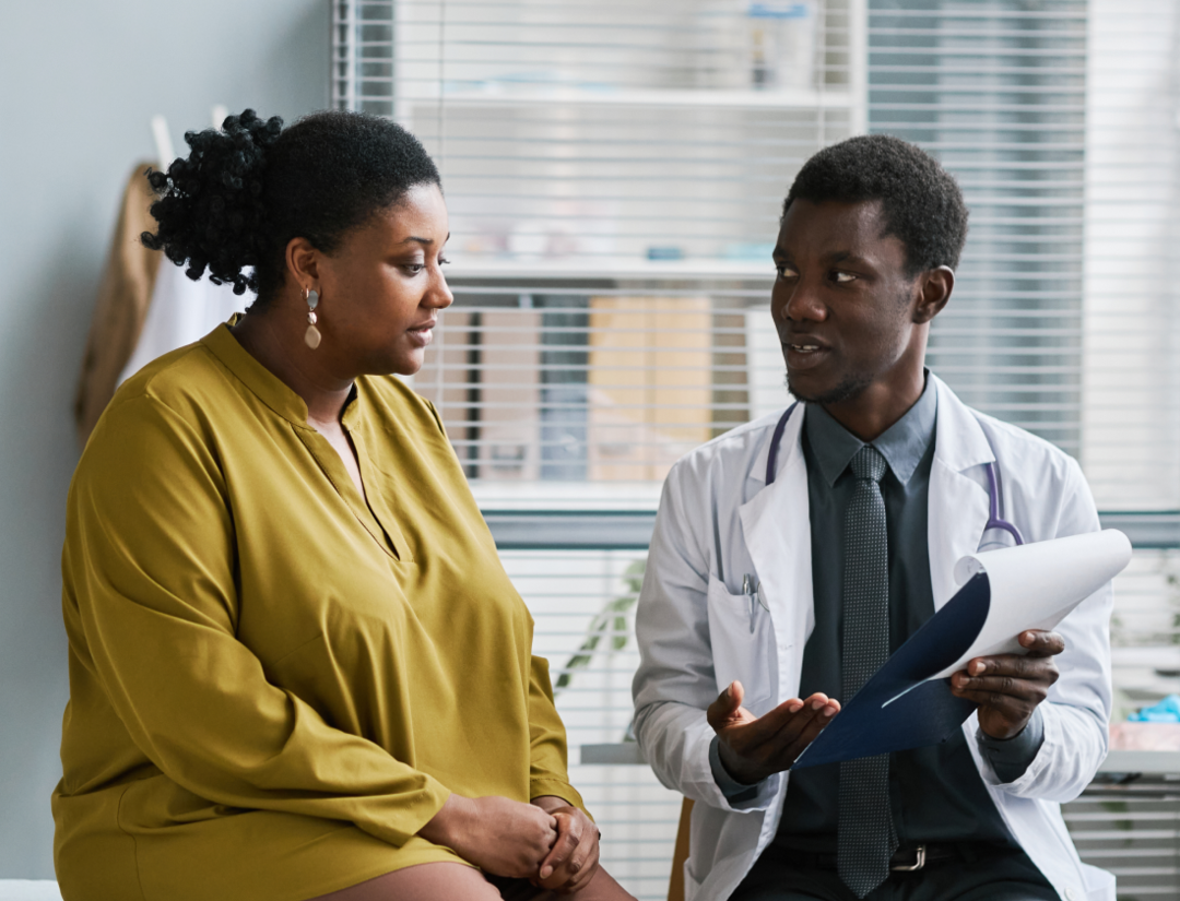 Femme avec son médecin