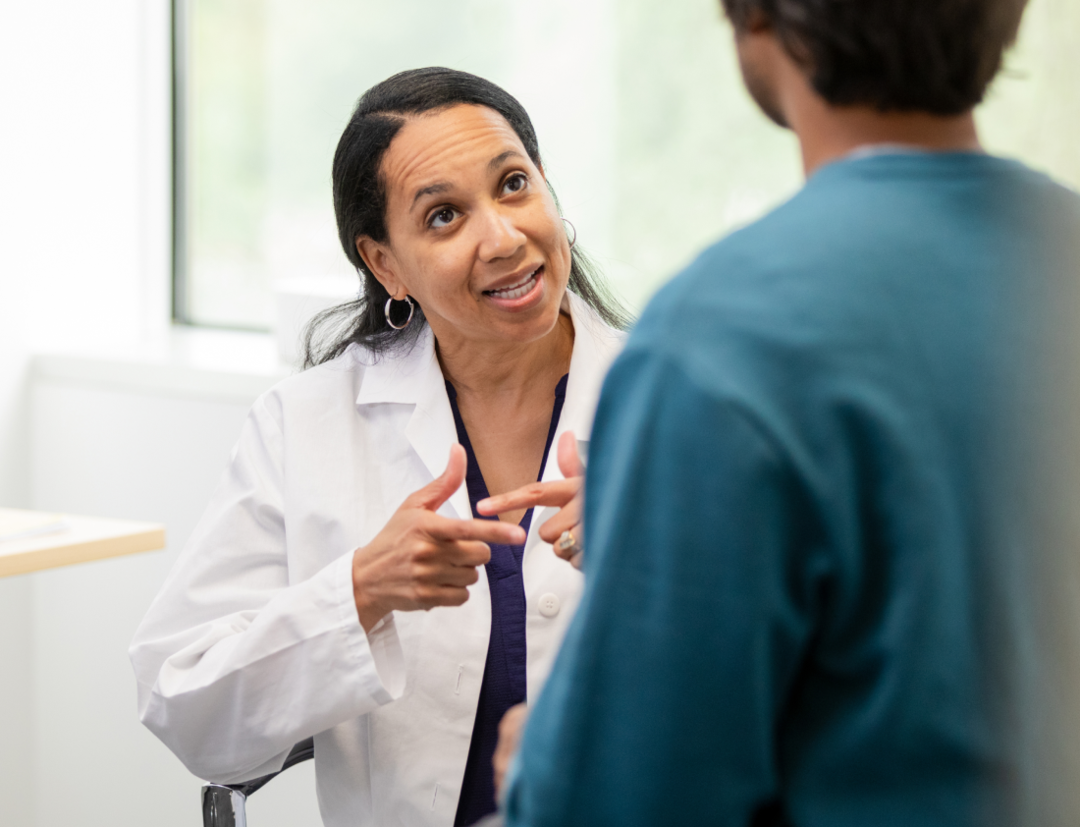Médecin s'adressant à son patient